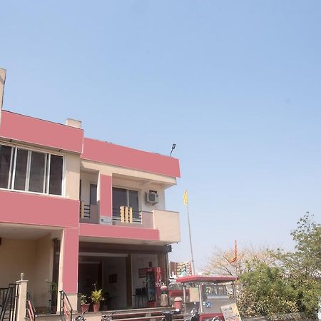 Oyo 11743 Hotel Shree Krishna Udaipur Bagian luar foto