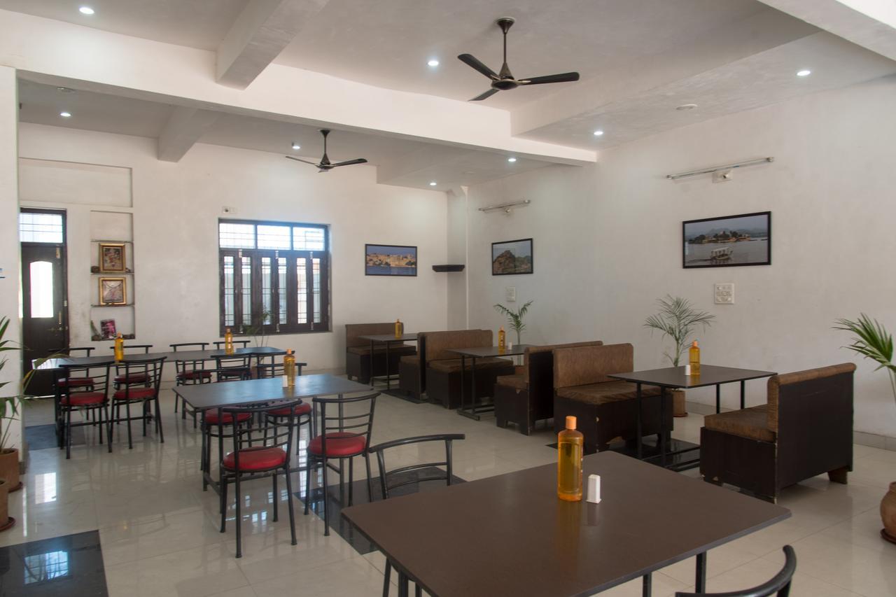 Oyo 11743 Hotel Shree Krishna Udaipur Bagian luar foto